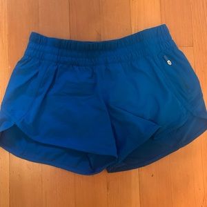 Lululemon tracker v shorts